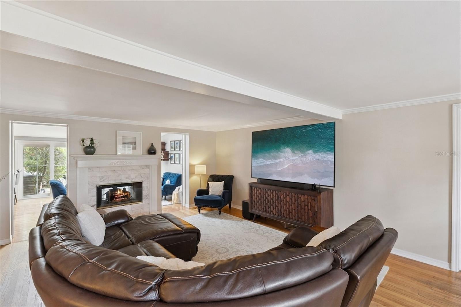 Listing photo id 2 for 1551 Waterwitch Drive