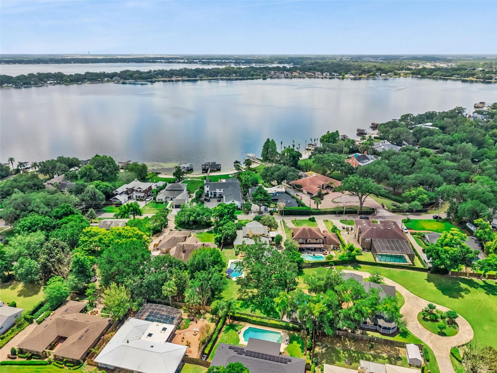 Listing photo id 38 for 1551 Waterwitch Drive