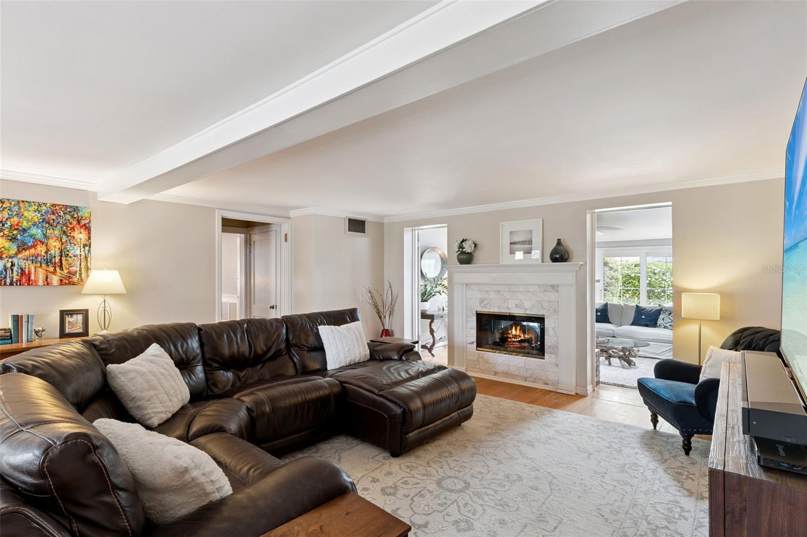 Listing photo id 3 for 1551 Waterwitch Drive