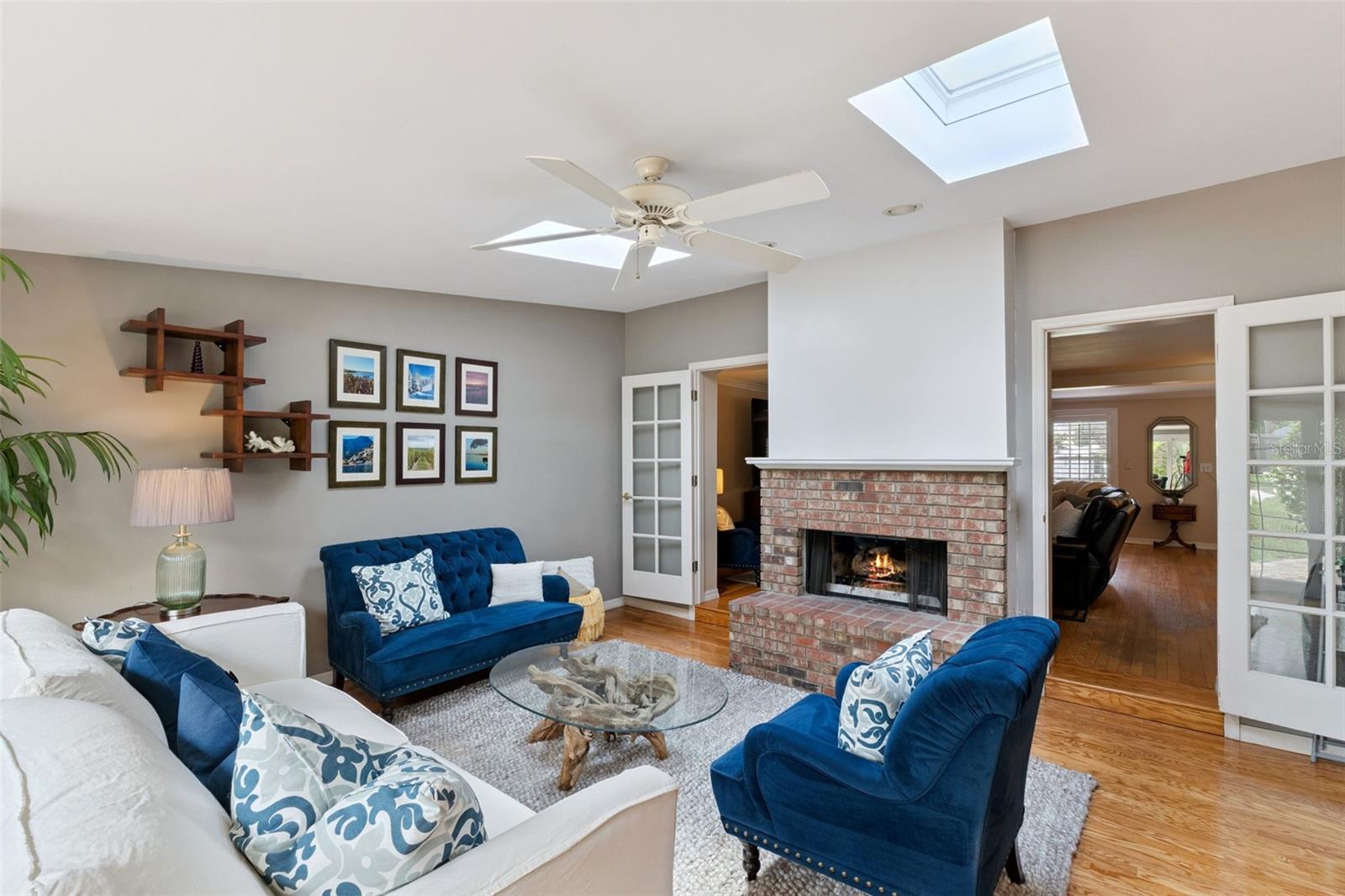 Listing photo id 5 for 1551 Waterwitch Drive