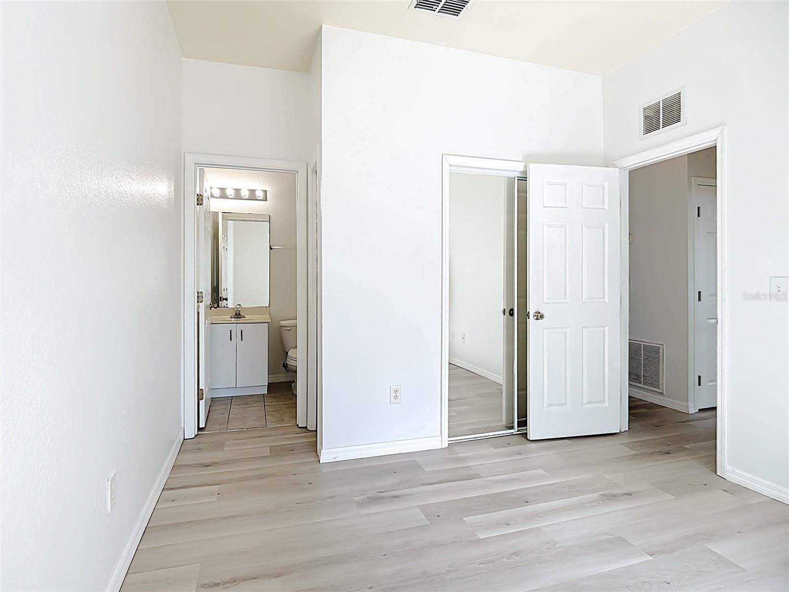 Image 15 of 25 For 20202 Indian Creek Drive 20202