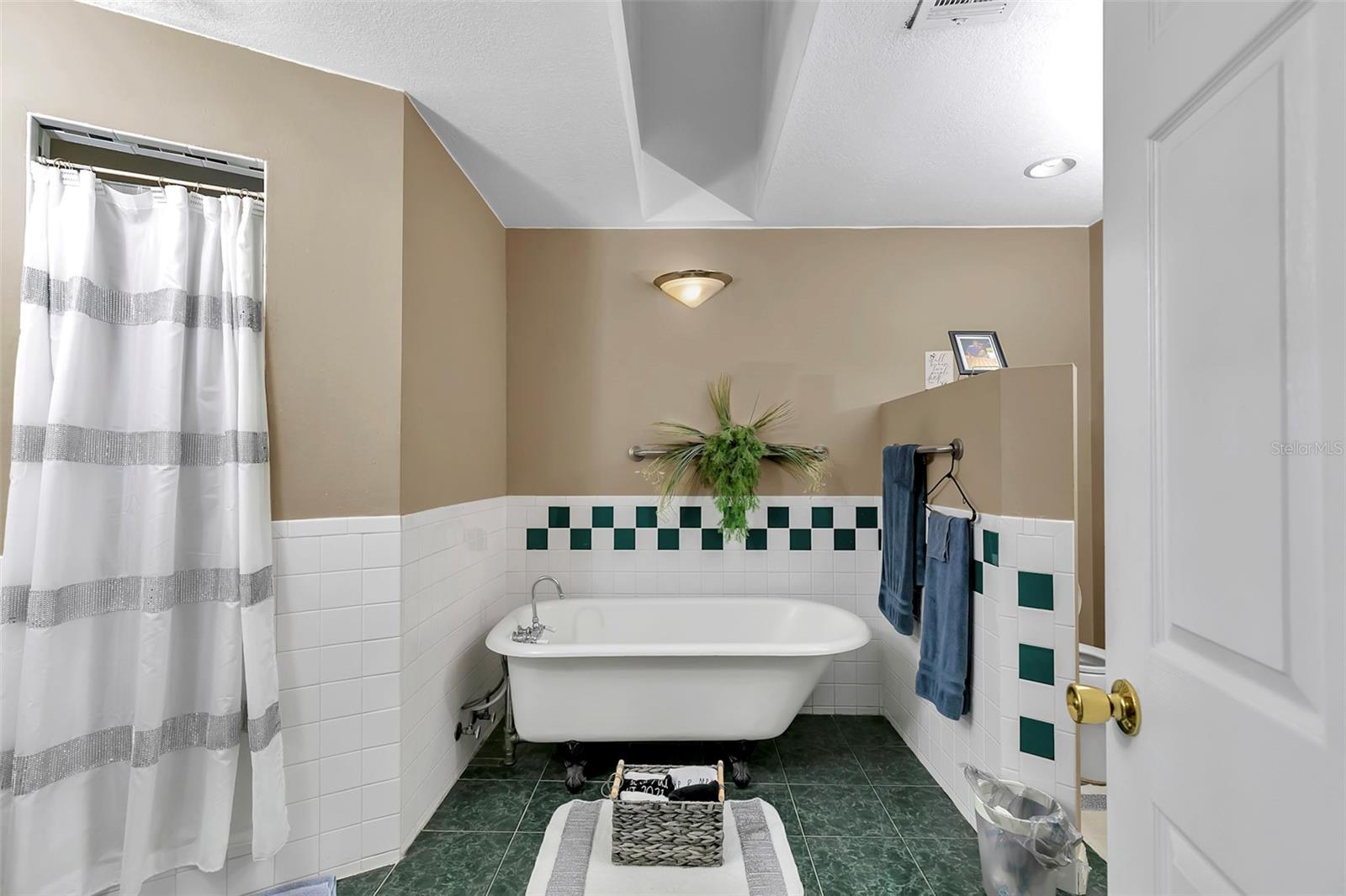 Image 10 of 21 For 3585 55th Court