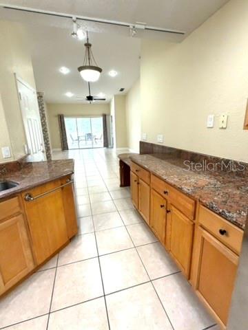 Image 12 of 35 For 939 Glen Abbey Circle
