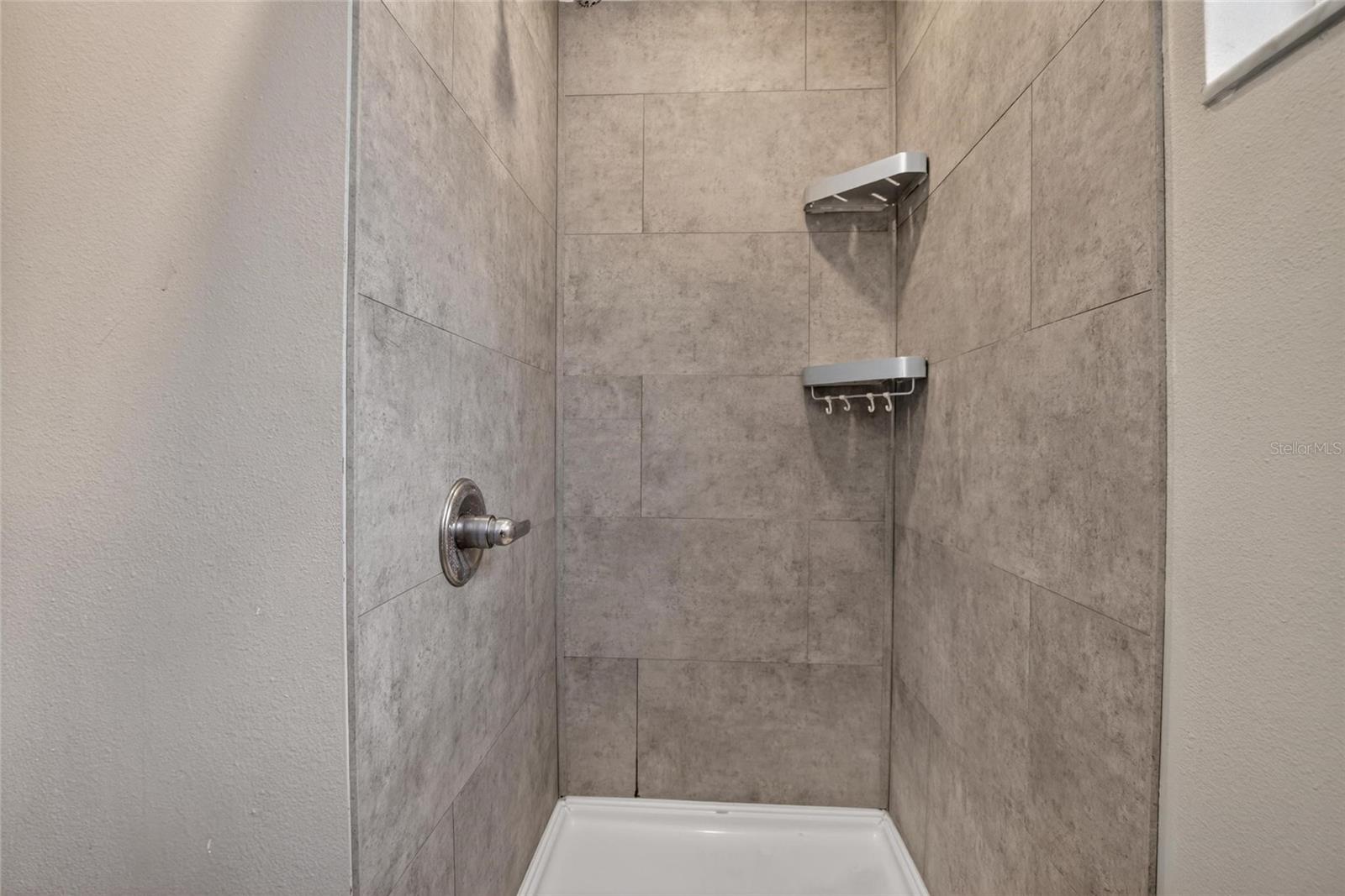 Image 22 of 31 For 3301 Woodlawn Avenue 2