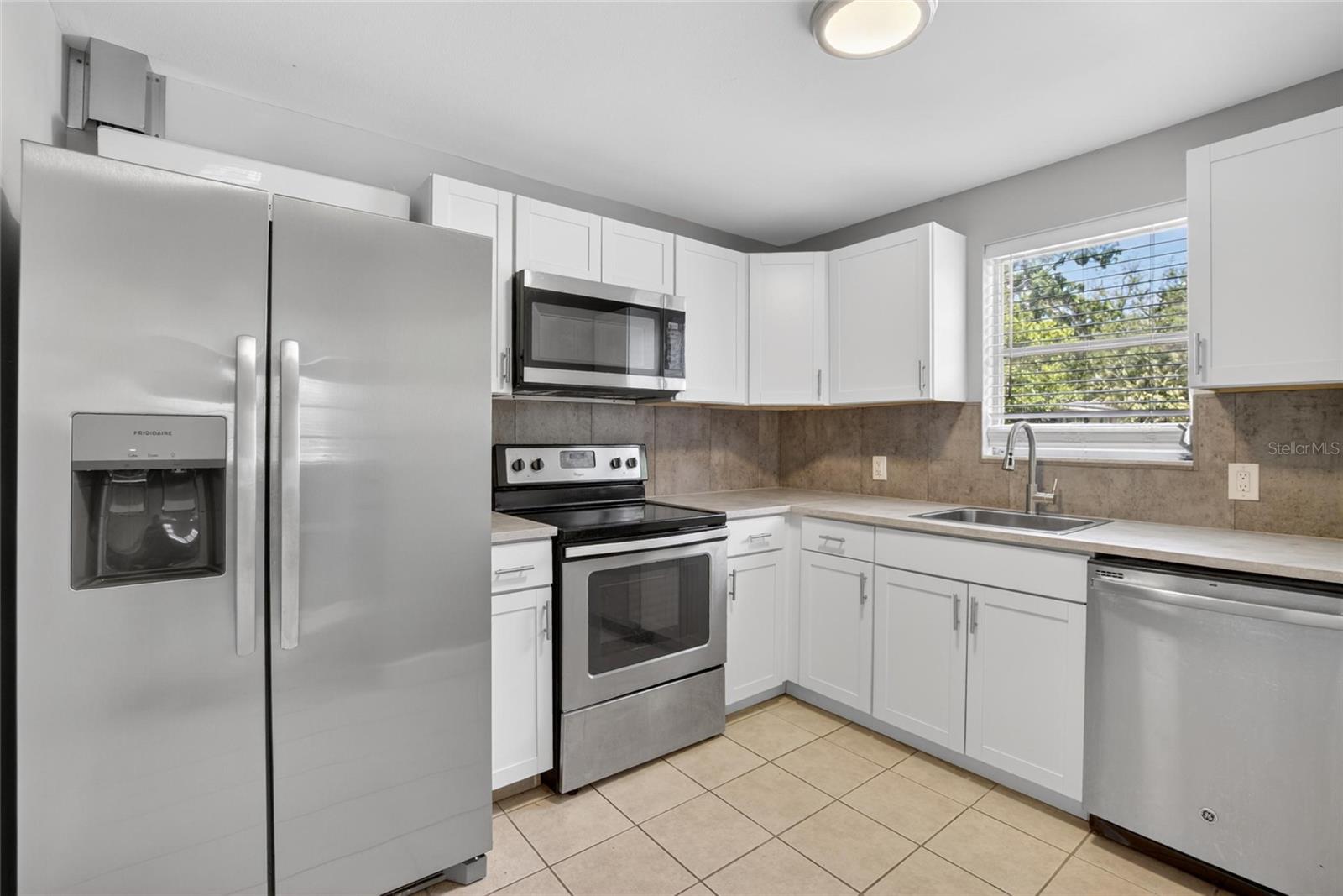 Image 23 of 31 For 3301 Woodlawn Avenue 2