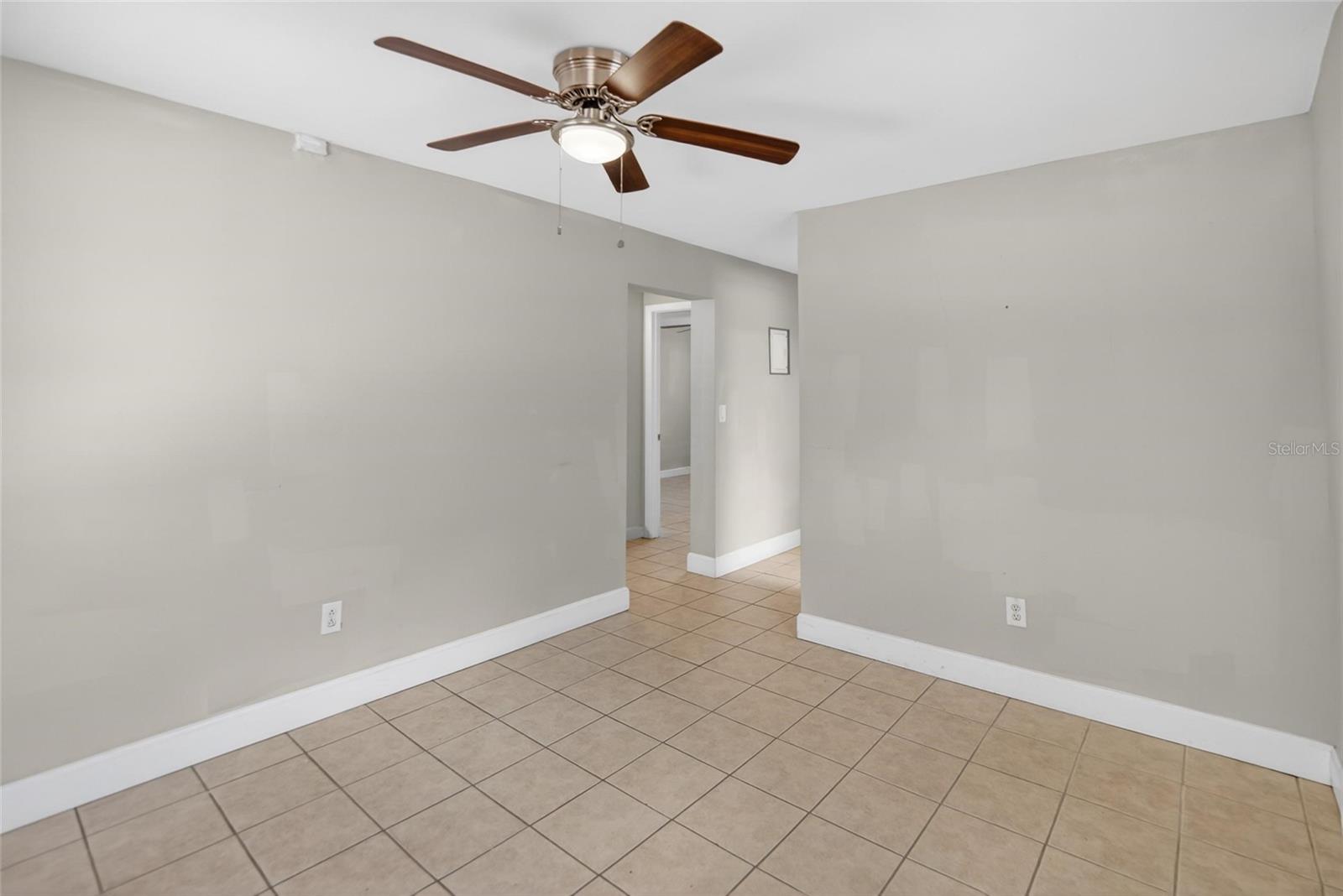 Image 5 of 31 For 3301 Woodlawn Avenue 2