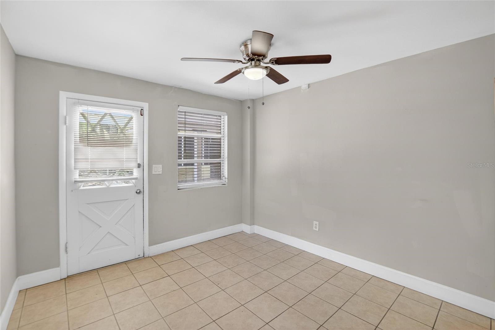 Image 6 of 31 For 3301 Woodlawn Avenue 2