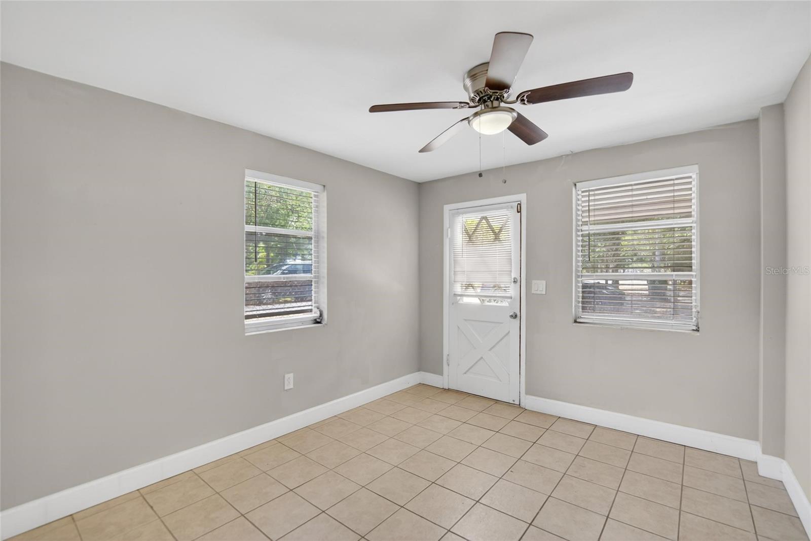 Image 7 of 31 For 3301 Woodlawn Avenue 2