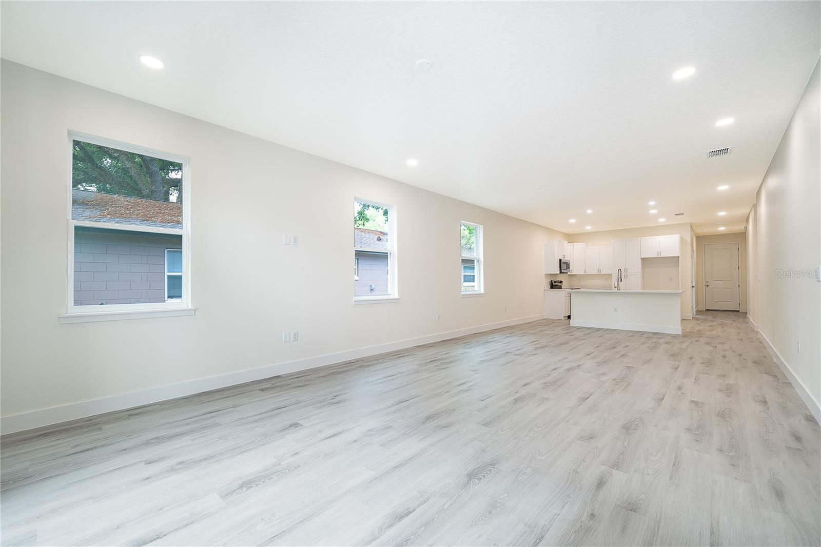 Image 10 of 20 For 1317 Douglas Street
