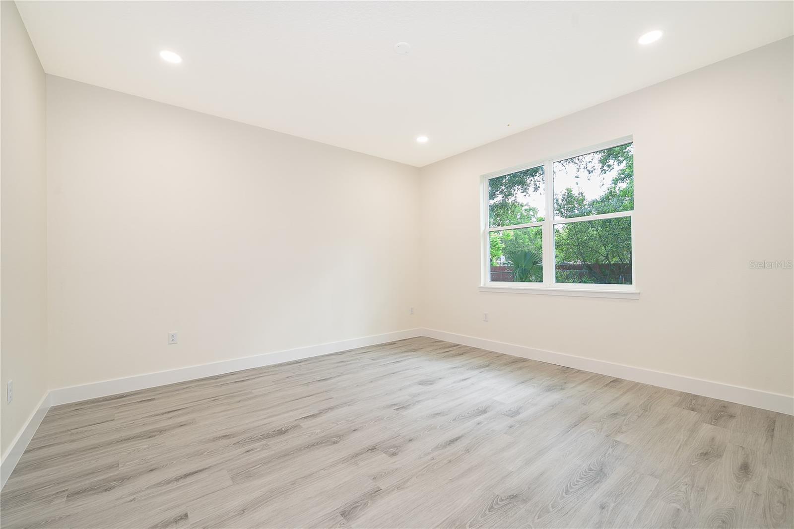 Image 11 of 20 For 1317 Douglas Street