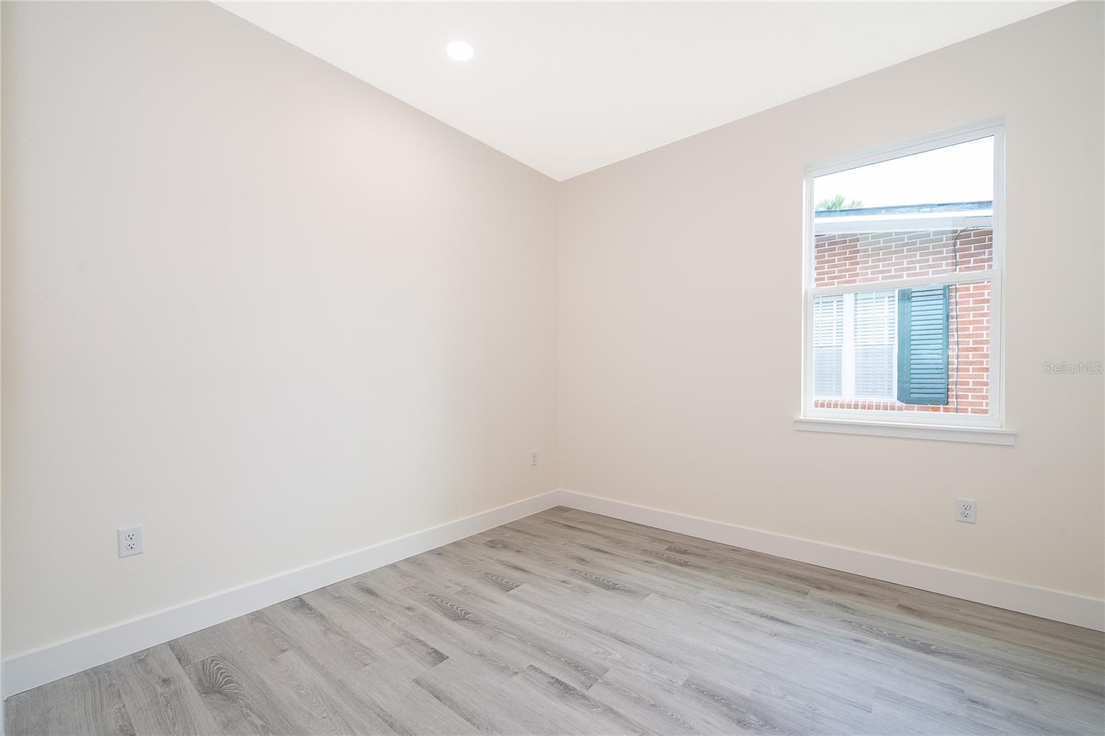 Image 15 of 20 For 1317 Douglas Street