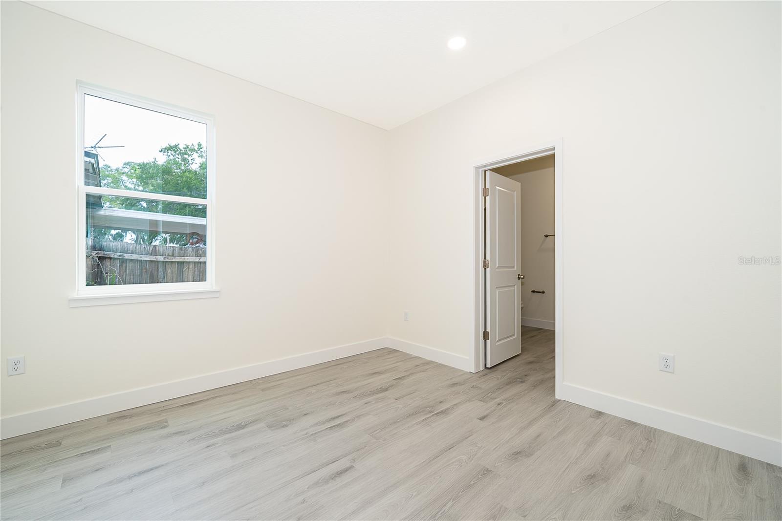 Image 17 of 20 For 1317 Douglas Street