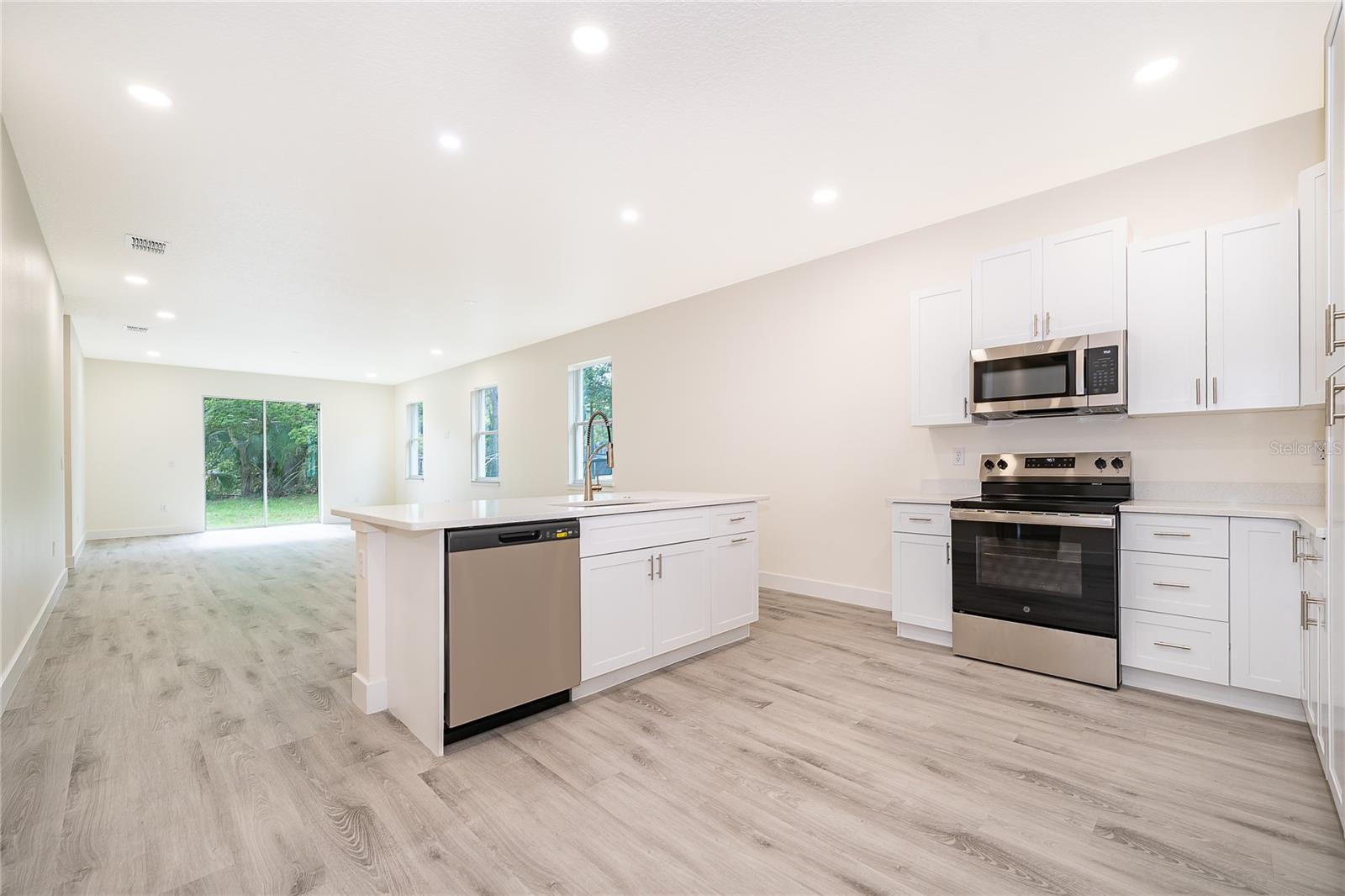 Image 4 of 20 For 1317 Douglas Street