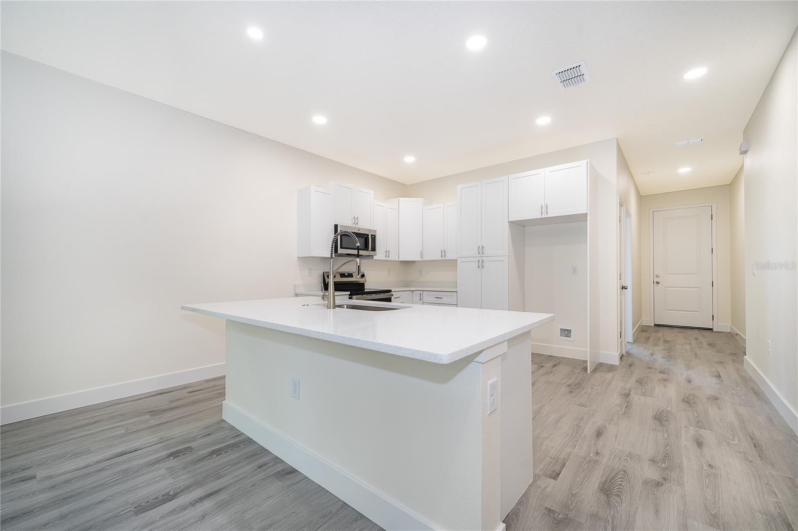Image 6 of 20 For 1317 Douglas Street