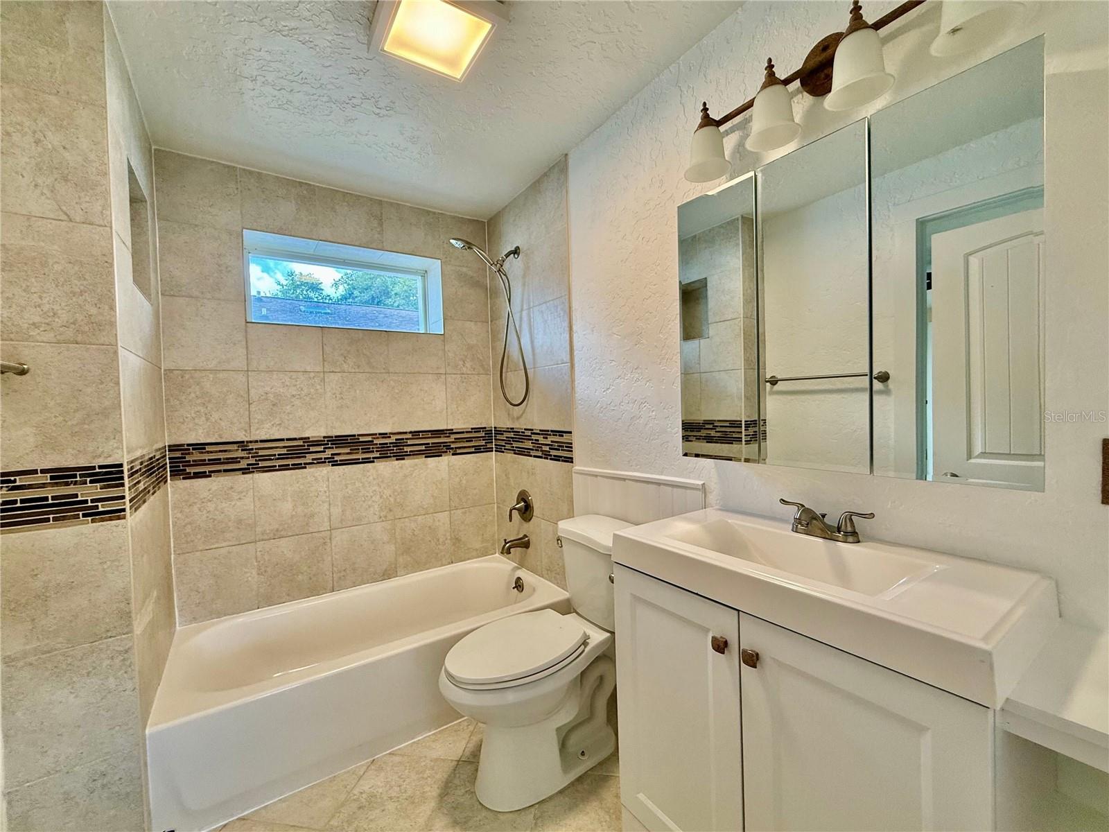 Image 12 of 25 For 5152 Isabelle Avenue