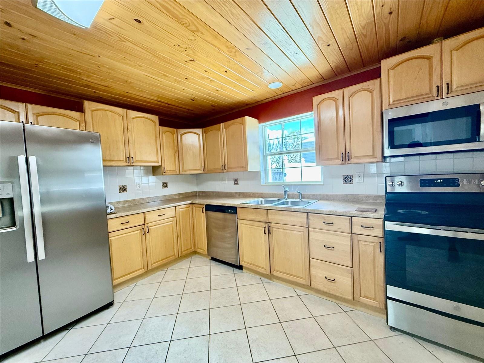 Image 8 of 25 For 5152 Isabelle Avenue