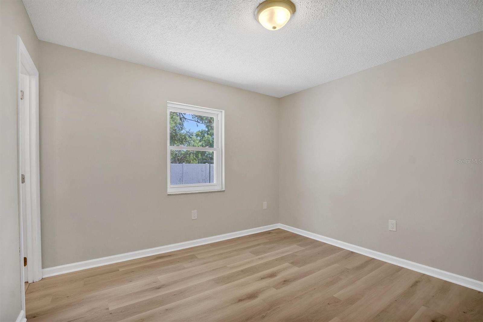 Listing photo id 9 for 112 Amy Circle