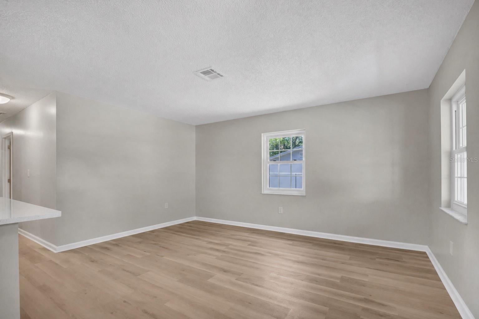 Listing photo id 10 for 112 Amy Circle