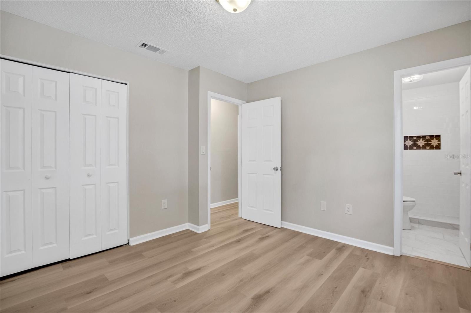 Listing photo id 11 for 112 Amy Circle