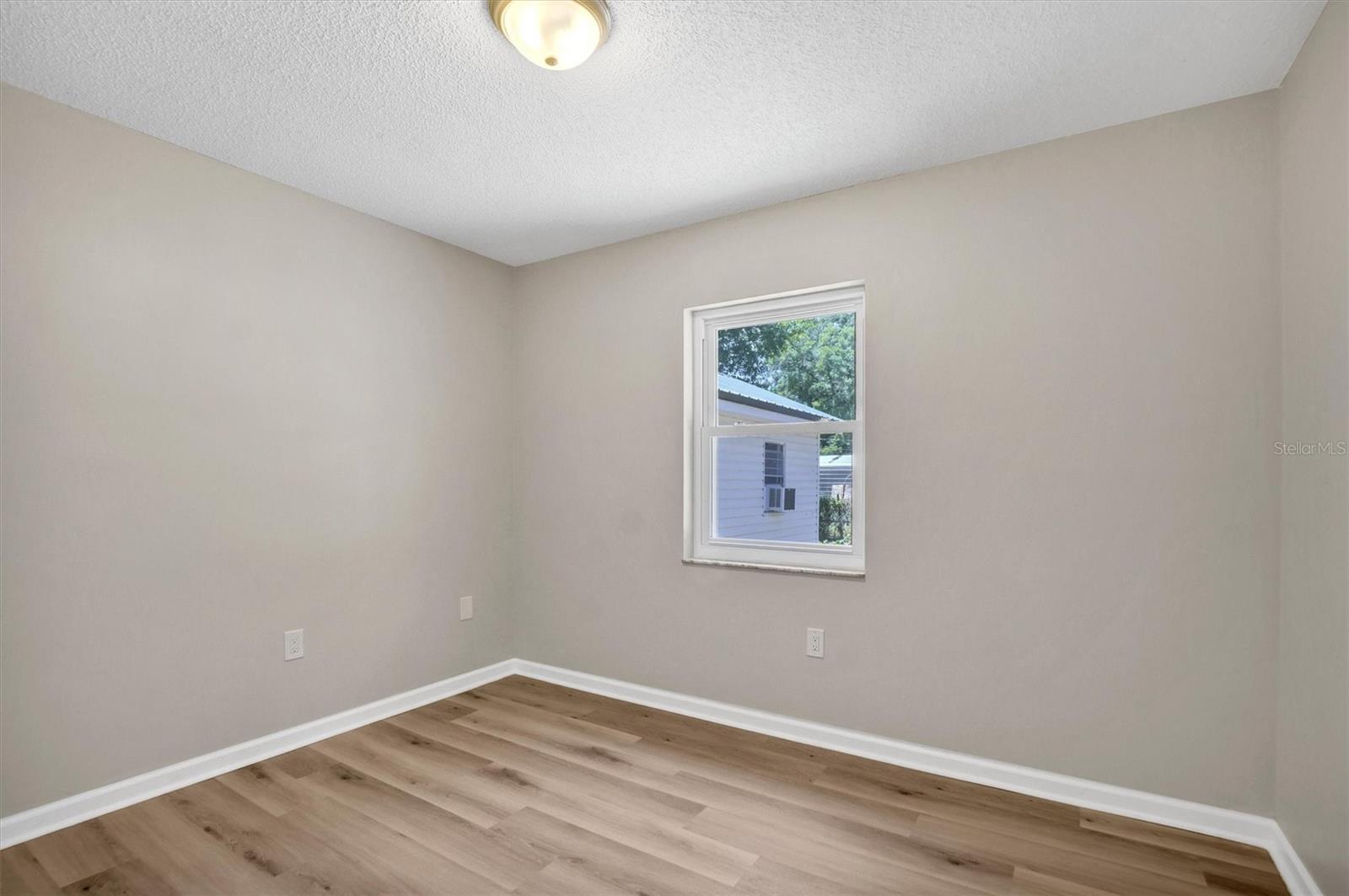 Listing photo id 13 for 112 Amy Circle
