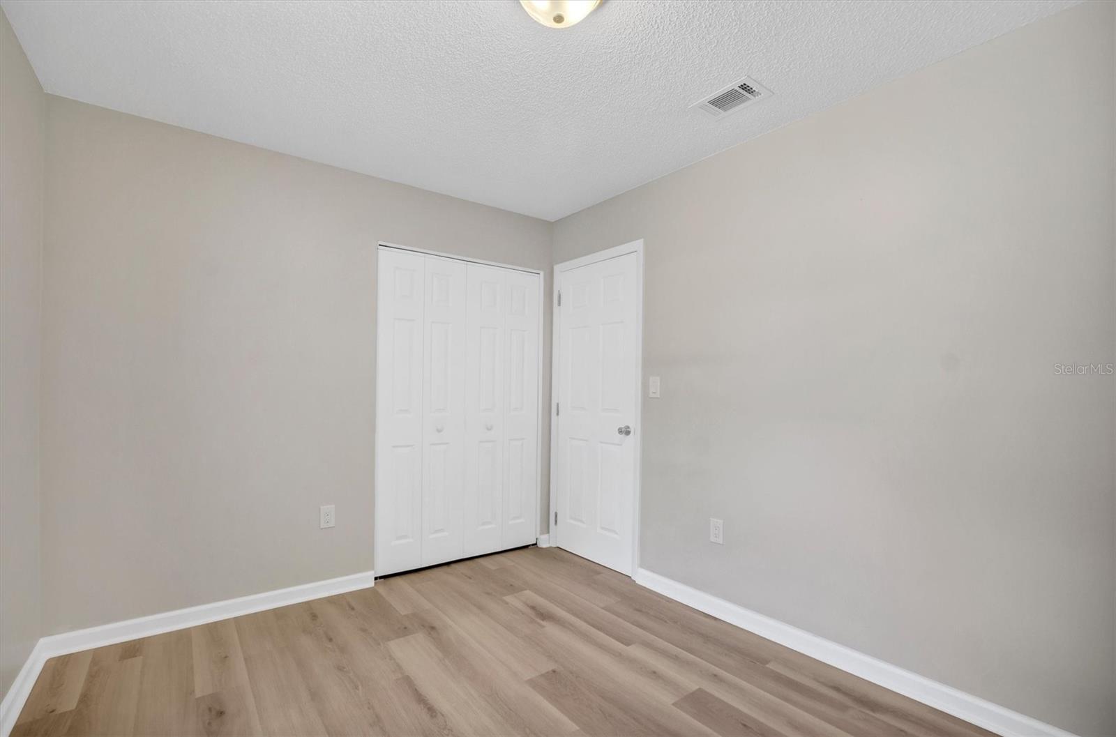 Listing photo id 14 for 112 Amy Circle