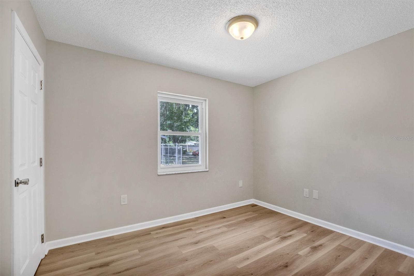 Listing photo id 16 for 112 Amy Circle
