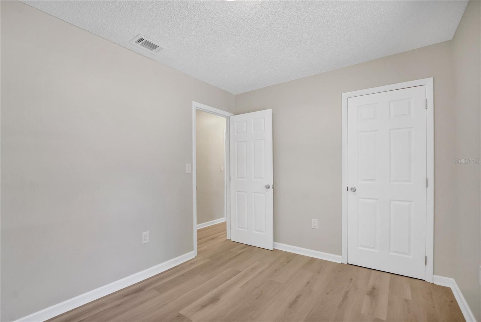 Listing photo id 17 for 112 Amy Circle