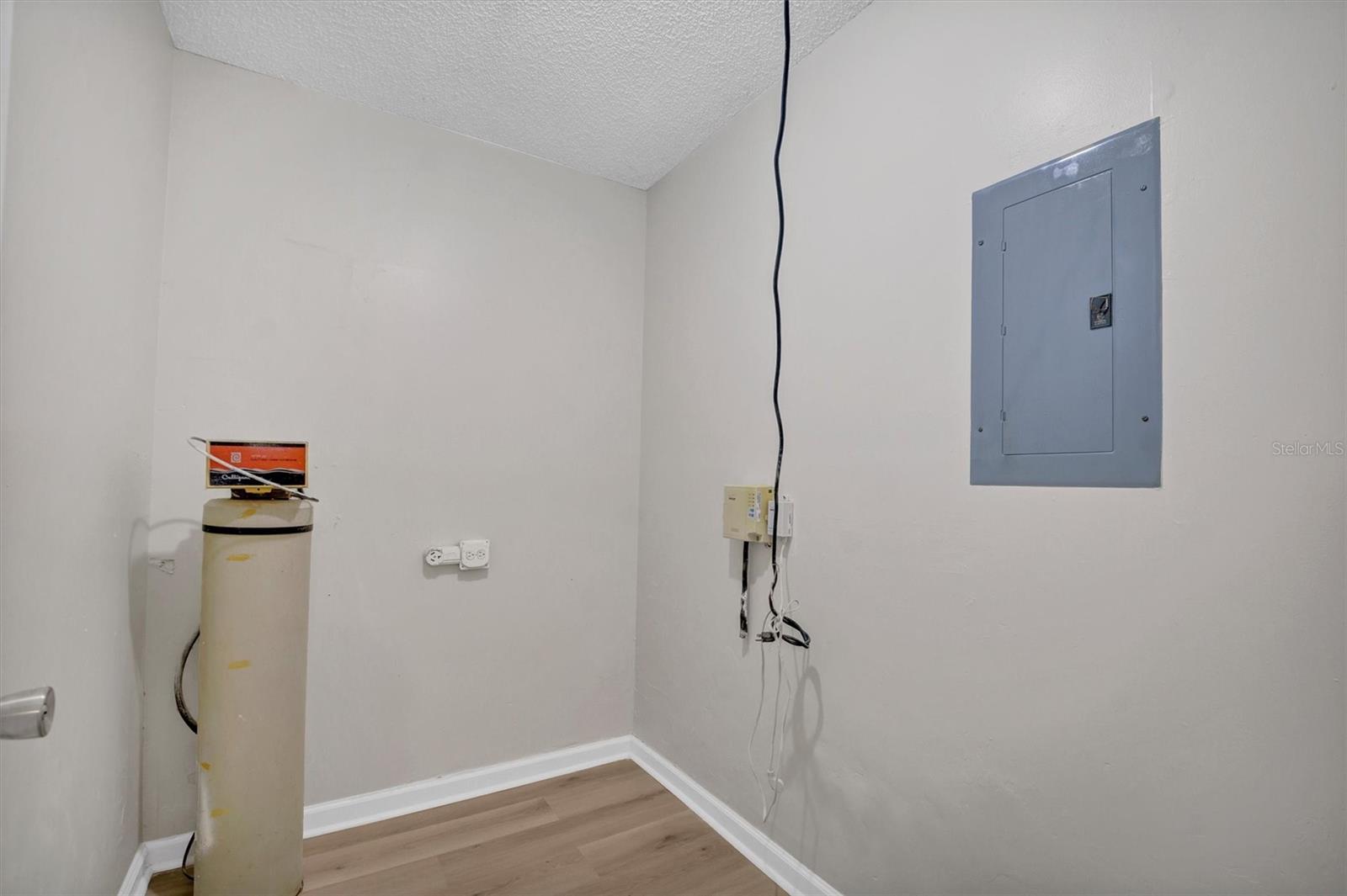 Listing photo id 18 for 112 Amy Circle