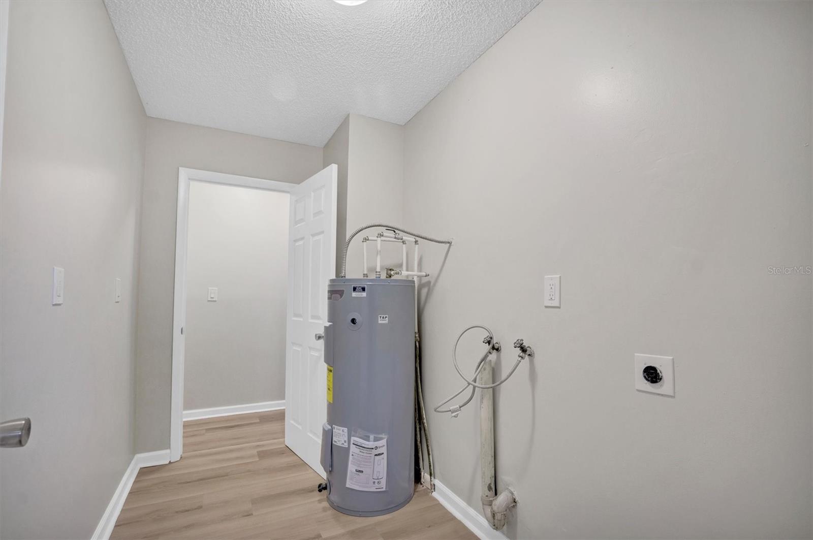 Listing photo id 19 for 112 Amy Circle