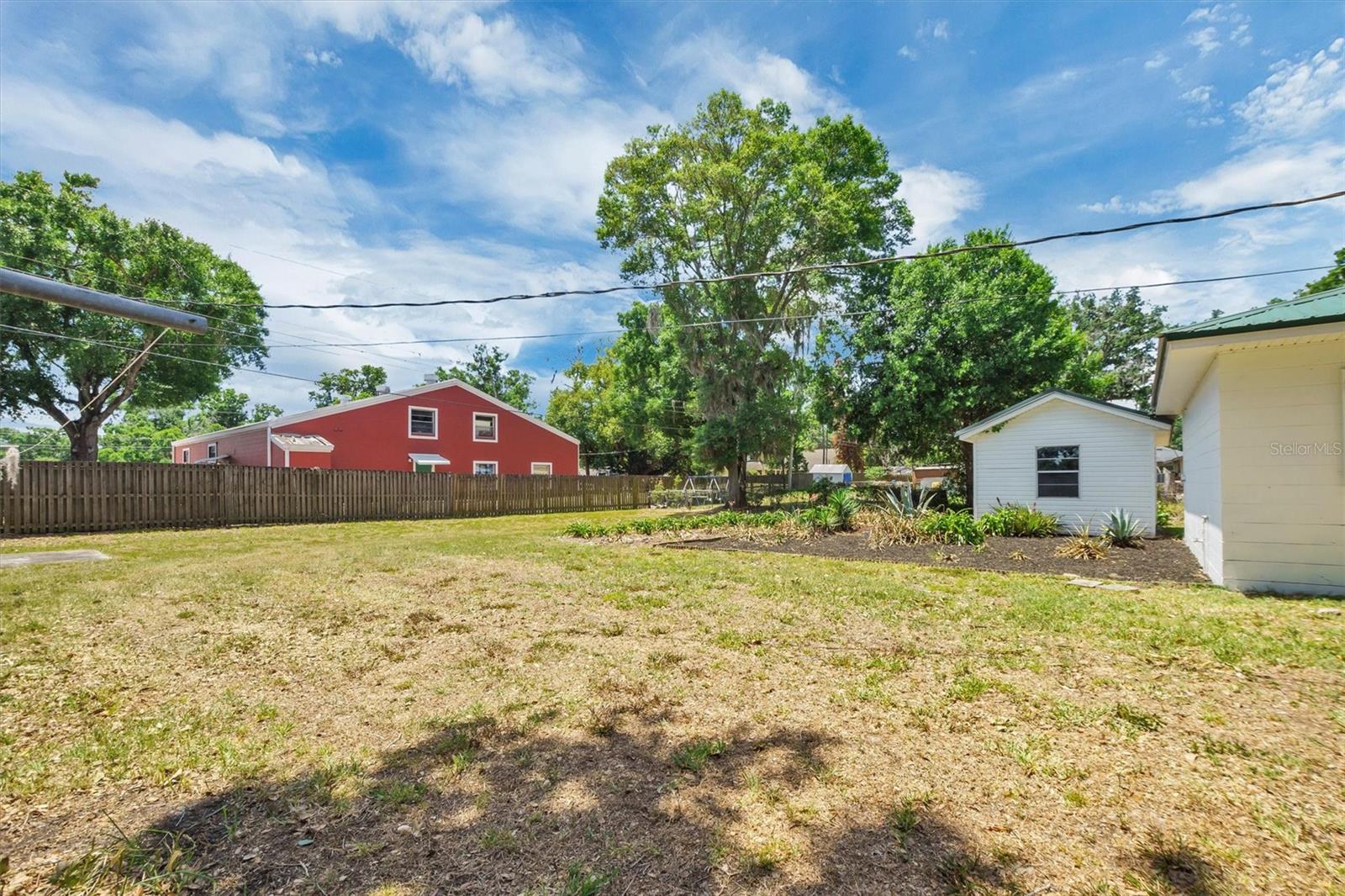 Listing photo id 20 for 112 Amy Circle
