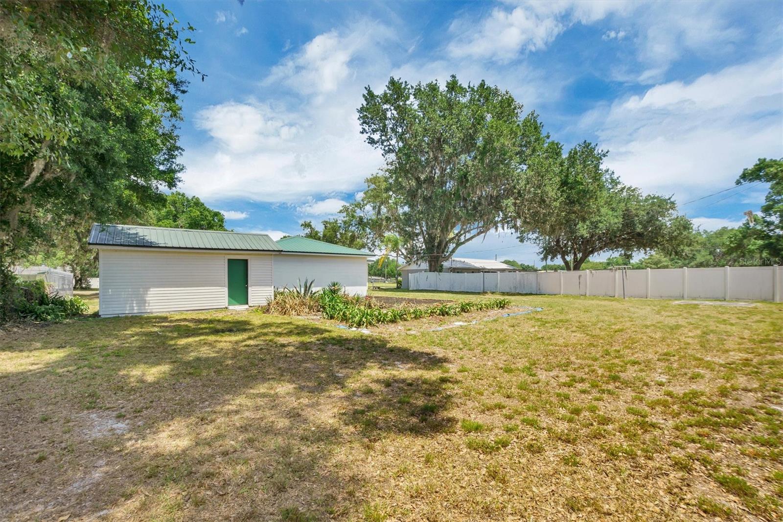 Listing photo id 23 for 112 Amy Circle