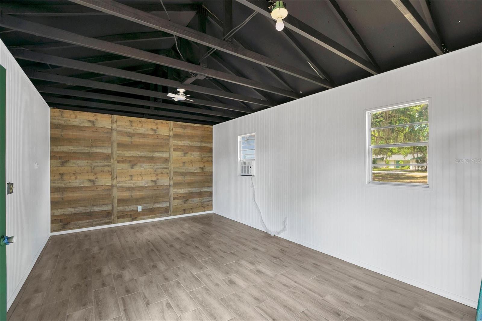 Listing photo id 24 for 112 Amy Circle