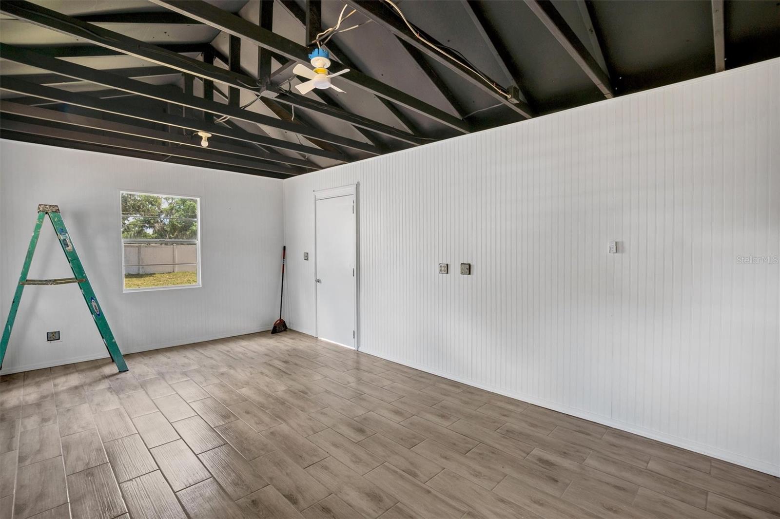 Listing photo id 25 for 112 Amy Circle