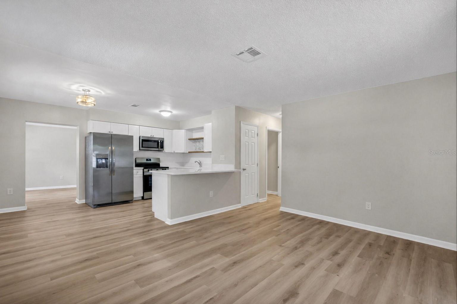 Listing photo id 6 for 112 Amy Circle