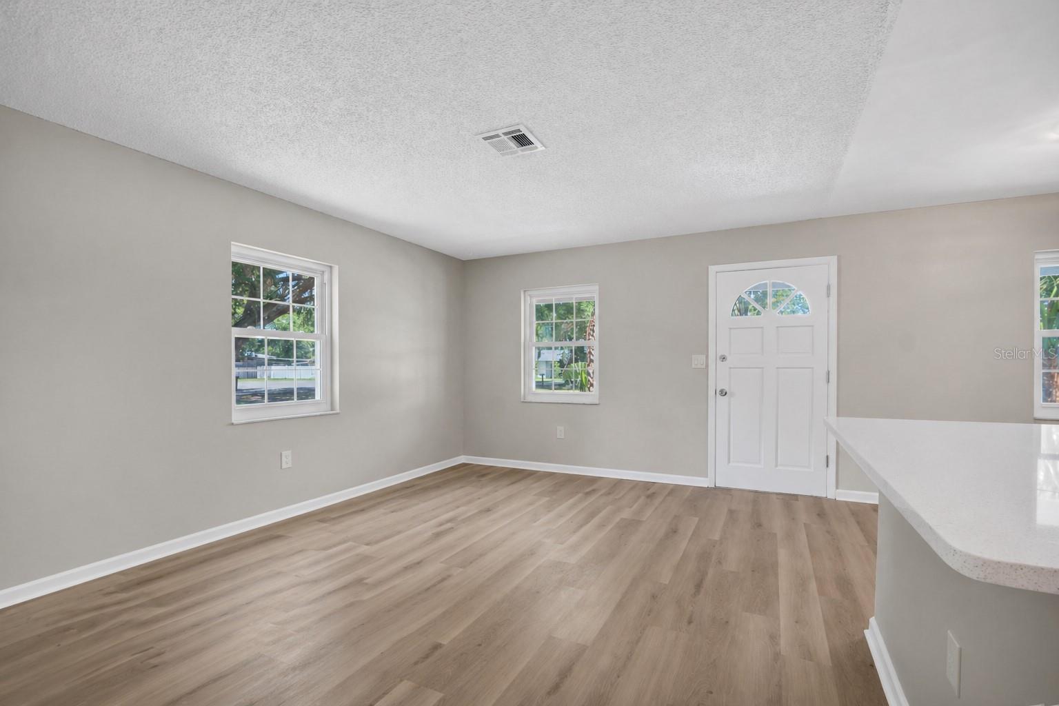 Listing photo id 7 for 112 Amy Circle