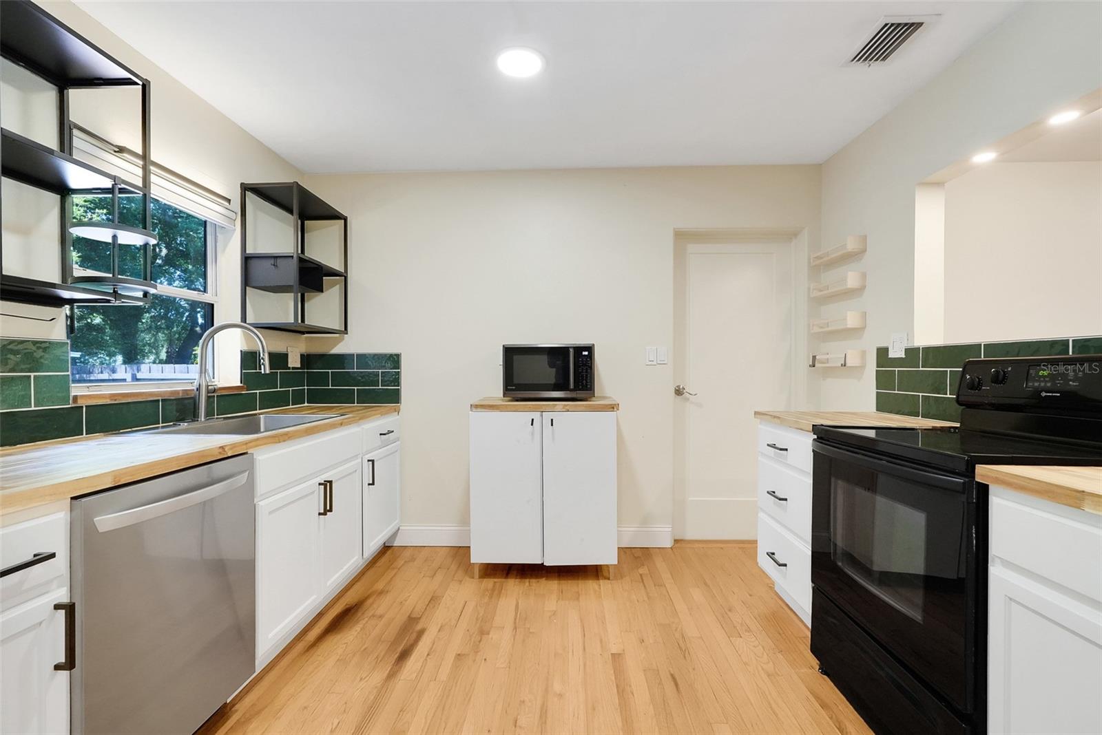 Image 12 of 35 For 1818 Garvin Street