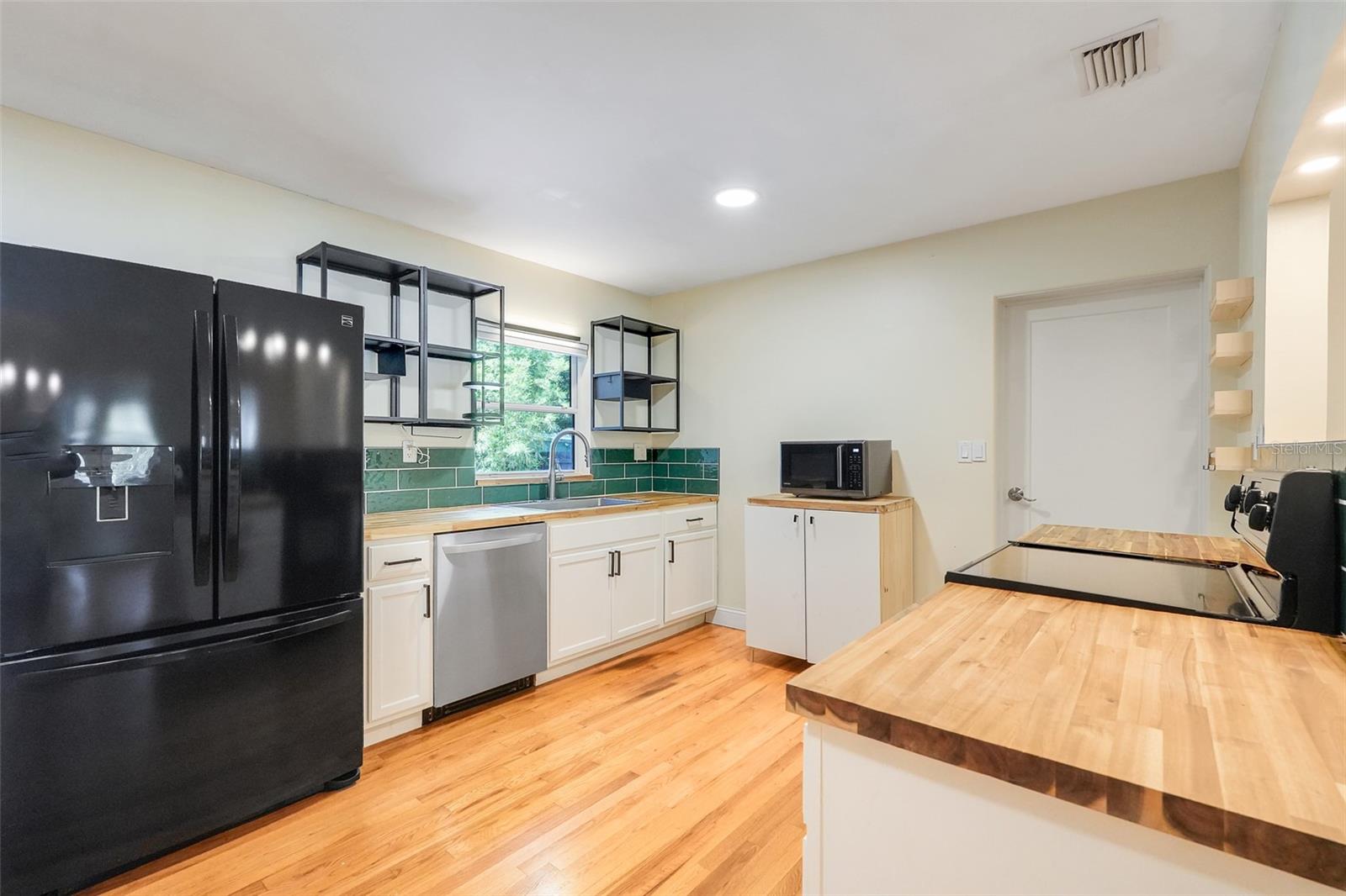 Image 16 of 35 For 1818 Garvin Street