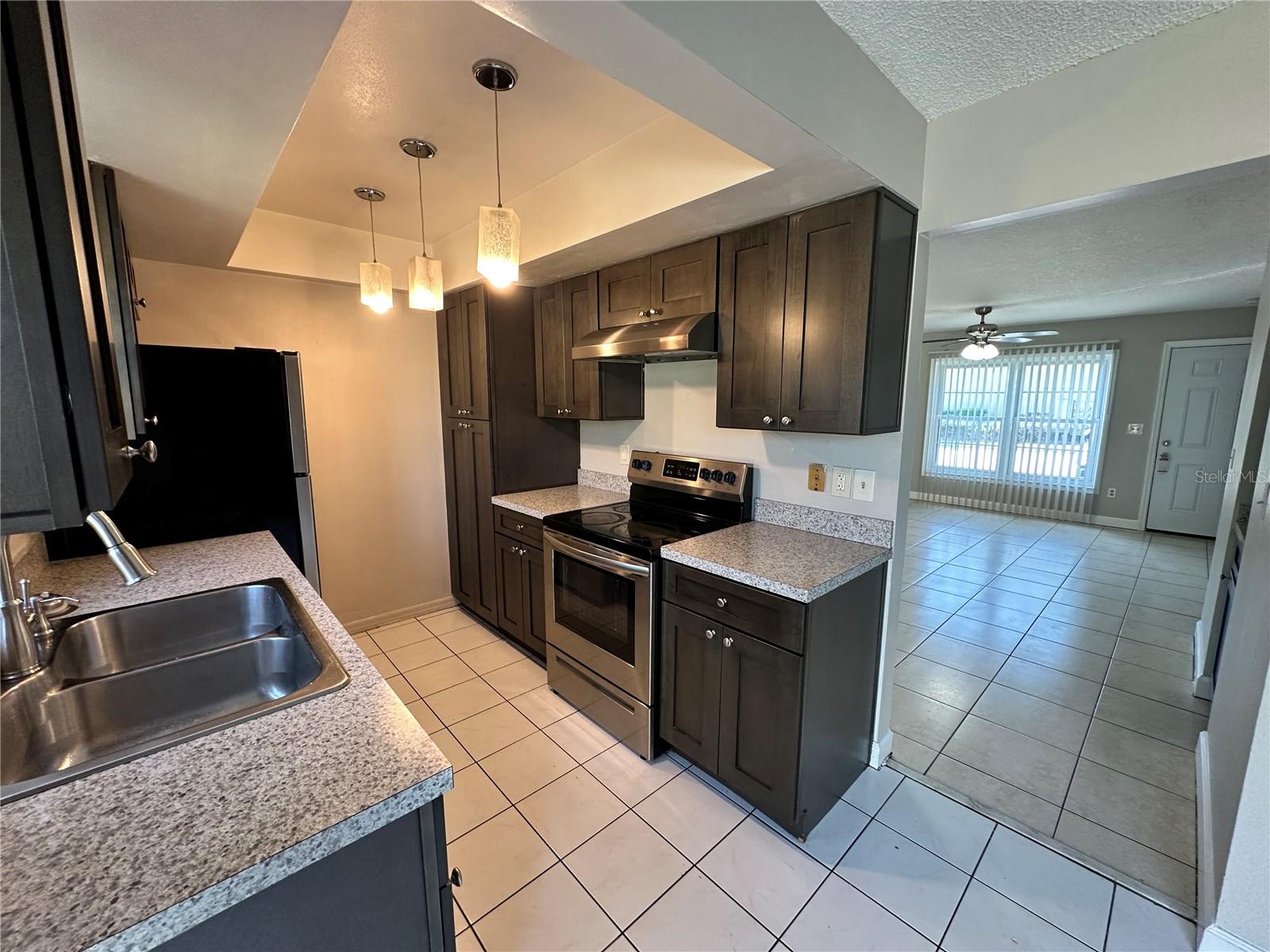 Image 4 of 27 For 3282 Oak Lake Place 3282