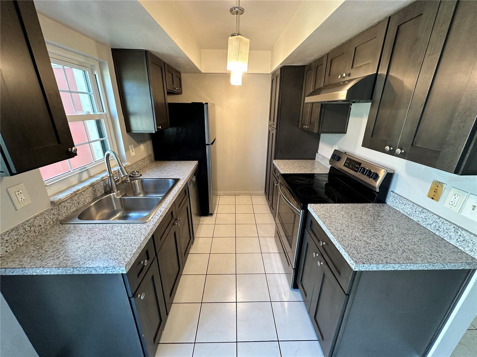 Image 5 of 27 For 3282 Oak Lake Place 3282