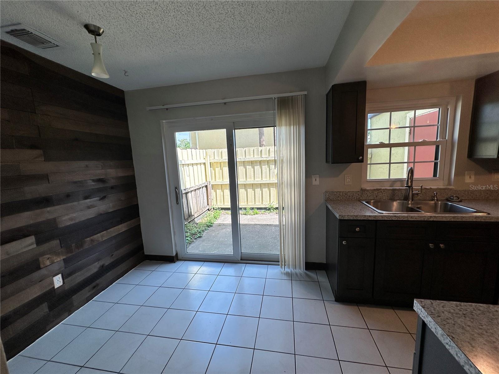Image 8 of 27 For 3282 Oak Lake Place 3282