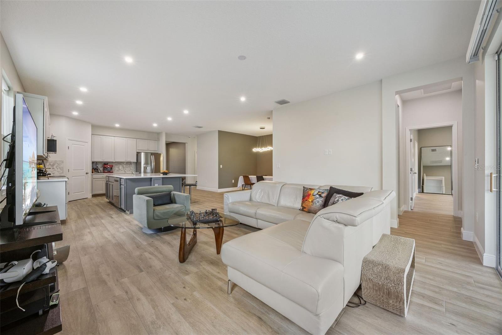 Image 12 of 59 For 2101 Axel Street