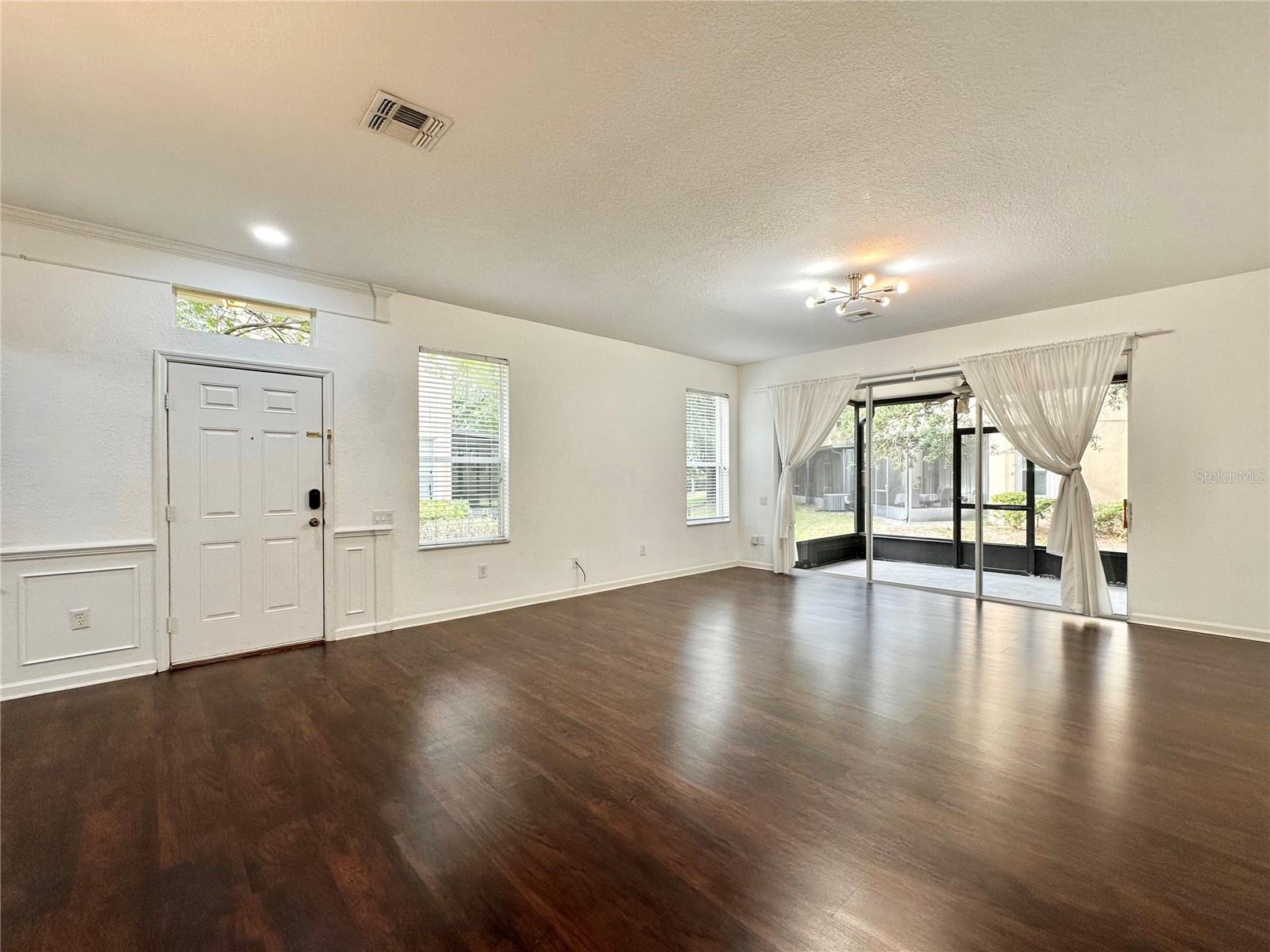 Image 18 of 35 For 6396 Daysbrook Drive 101
