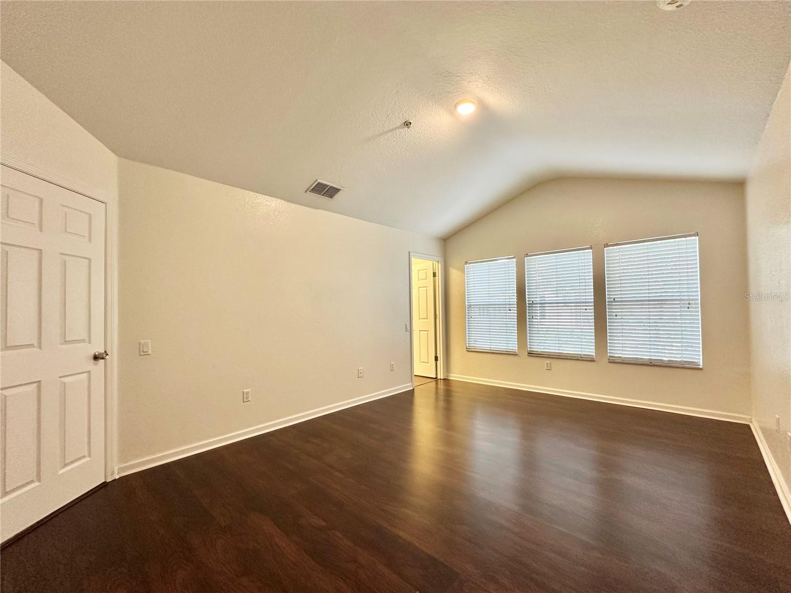 Image 21 of 35 For 6396 Daysbrook Drive 101