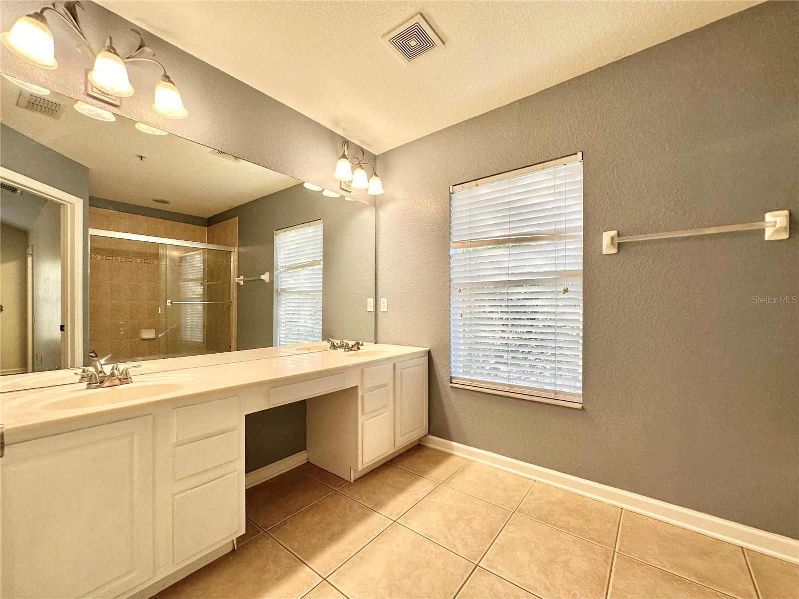 Image 23 of 35 For 6396 Daysbrook Drive 101