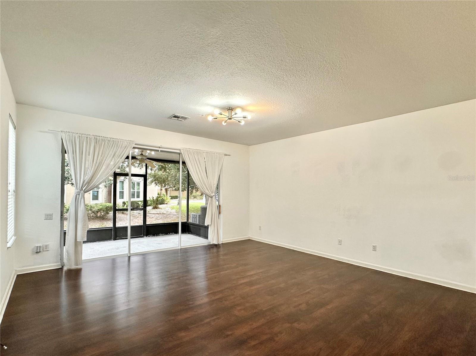 Image 9 of 35 For 6396 Daysbrook Drive 101
