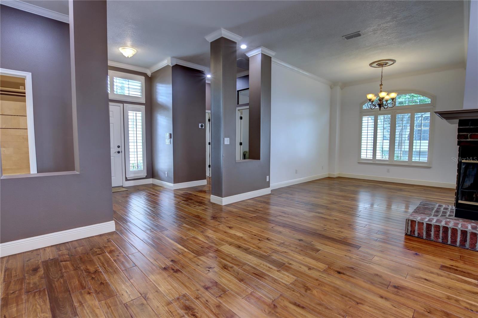 Image 5 of 39 For 1257 Brampton Place