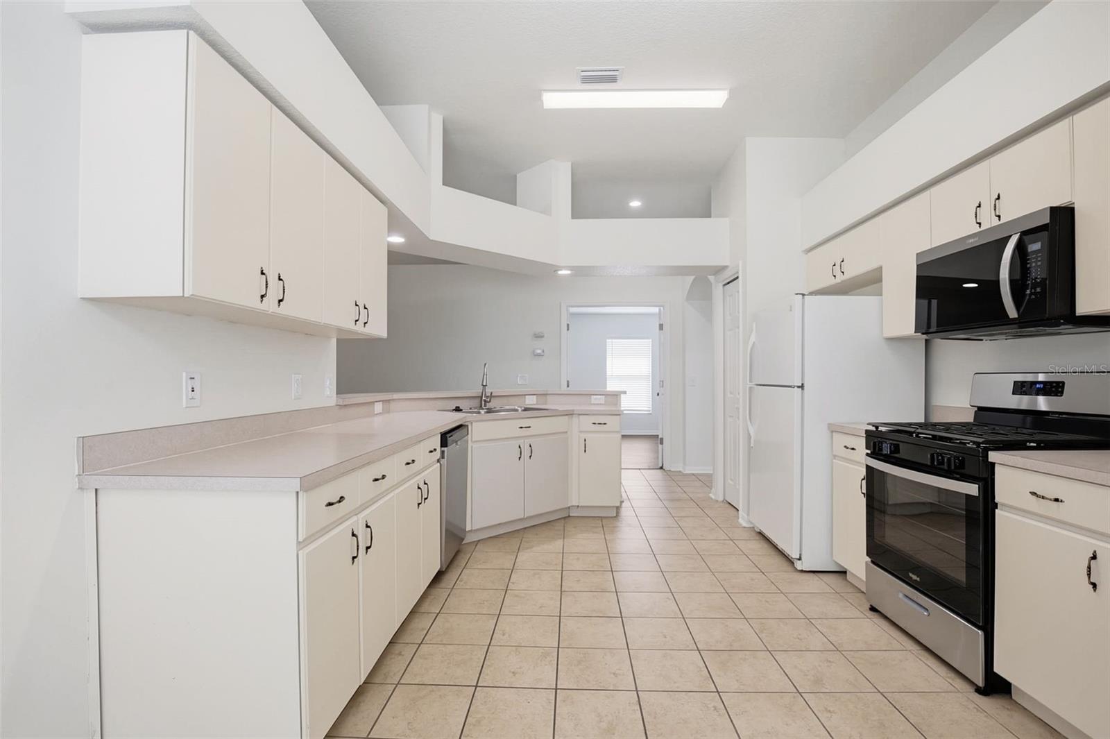 Image 11 of 33 For 22611 Roderick Drive