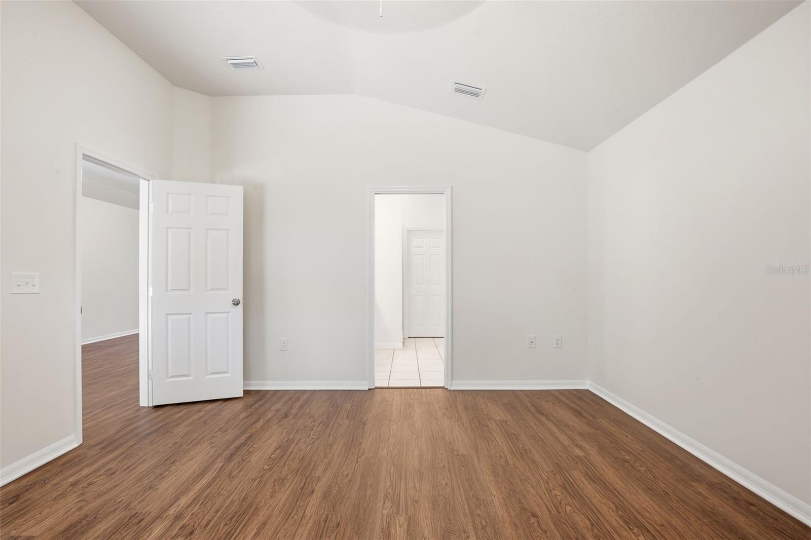 Image 20 of 33 For 22611 Roderick Drive