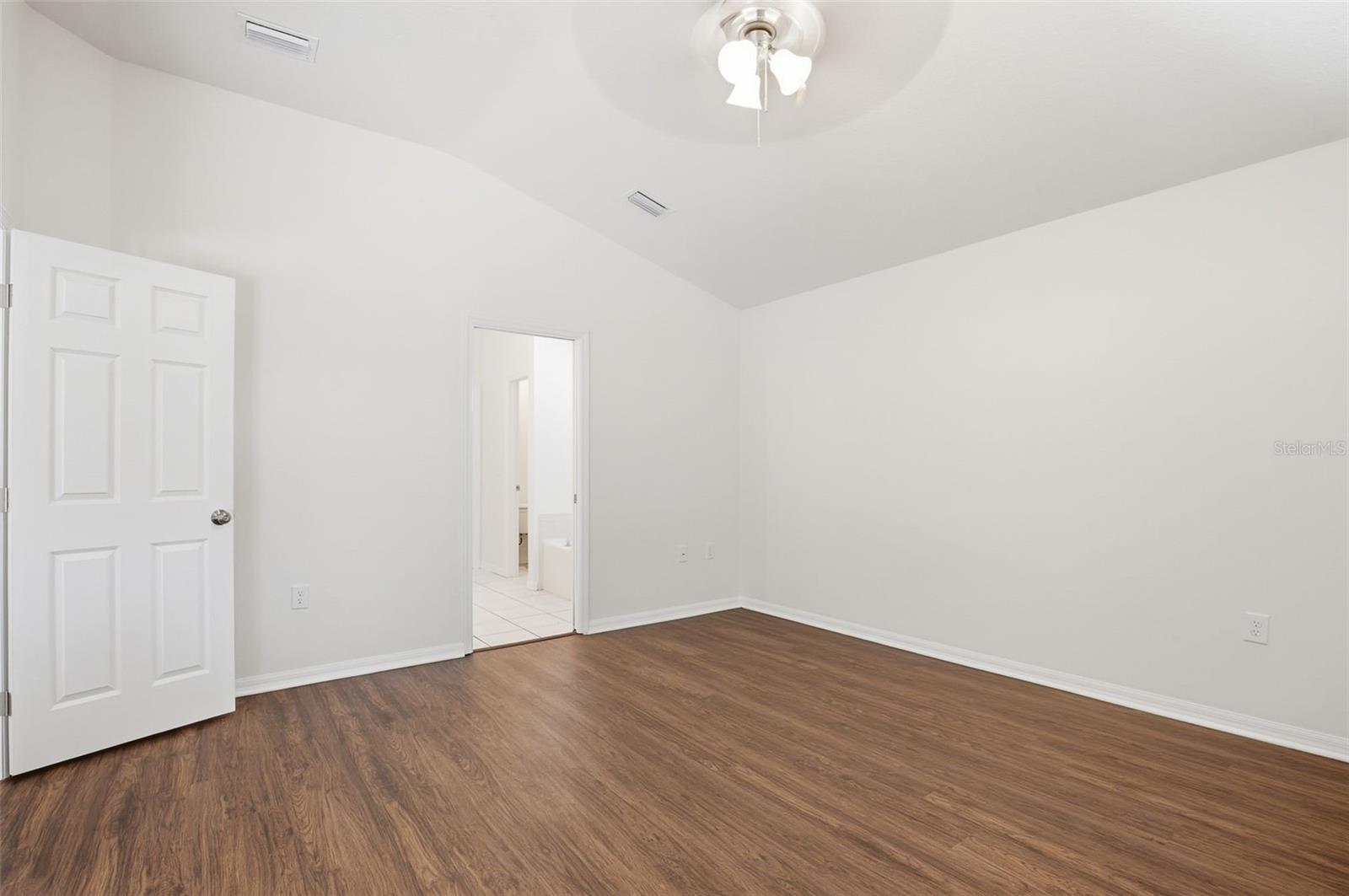 Image 21 of 33 For 22611 Roderick Drive