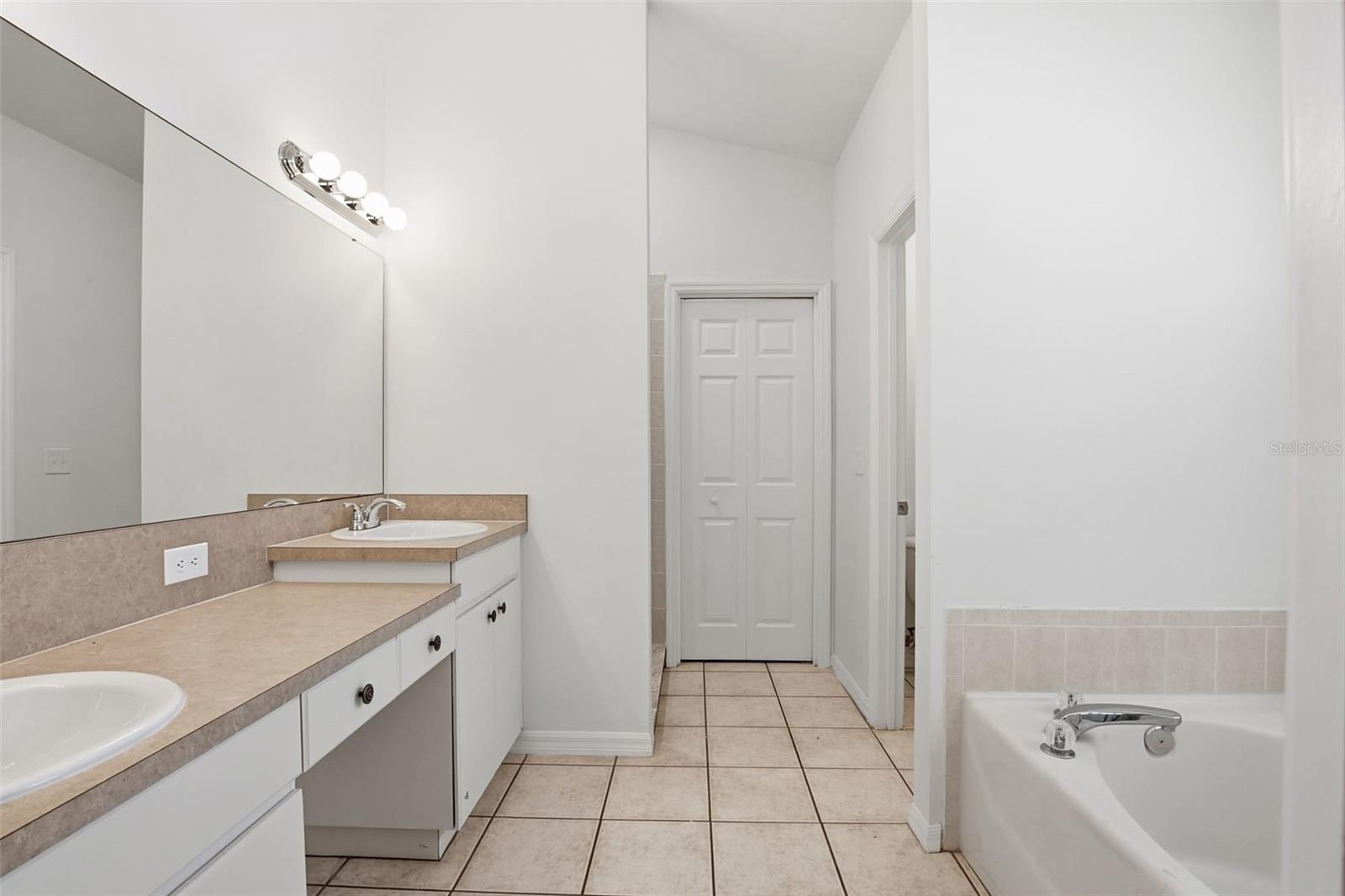 Image 28 of 33 For 22611 Roderick Drive